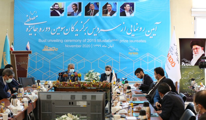رونمایی از سردیس برگزیدگان سومین دوره جایزه مصطفی(ص)/ تجلیل از مقام علم و عالم در روزهای کرونایی