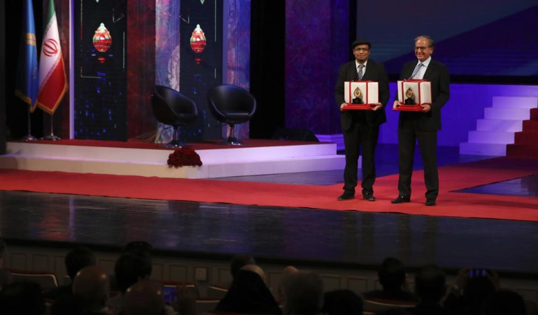 AP: ‘Iran awards scientific prize to 2 US-based physicists’