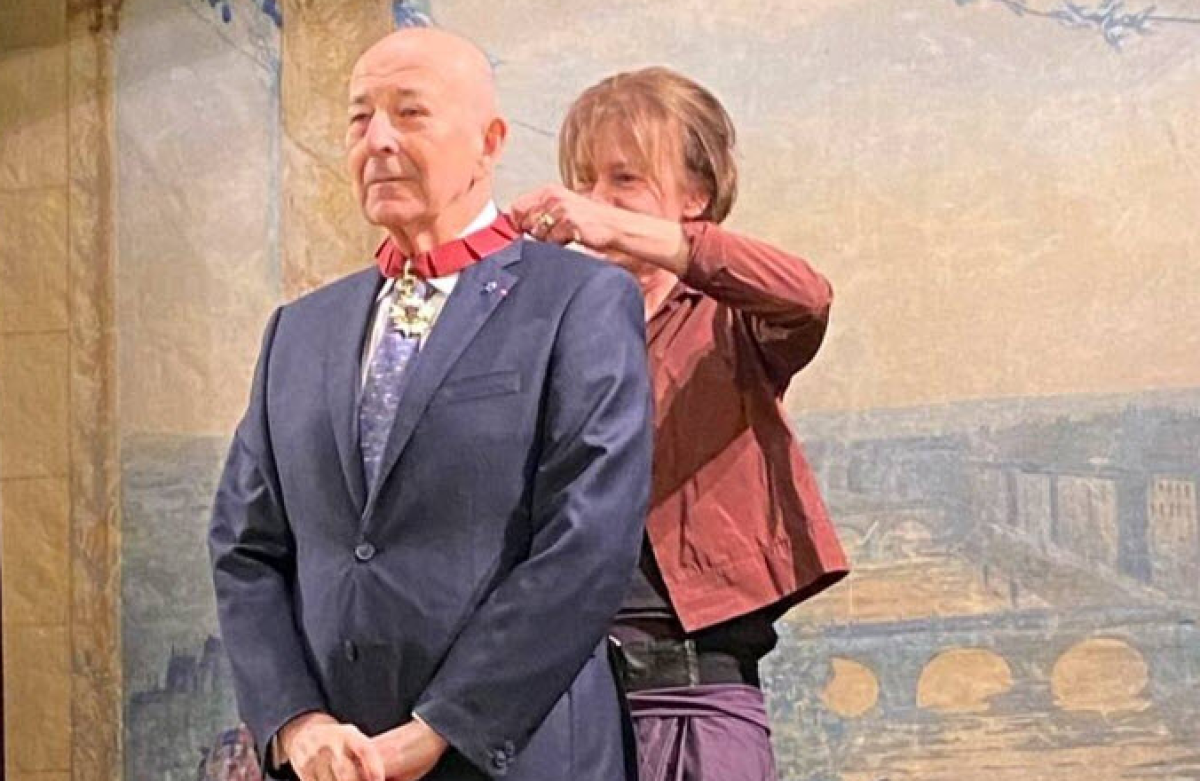 G-networks theorist Receives Commander of the Order of the Crown Honor in Paris