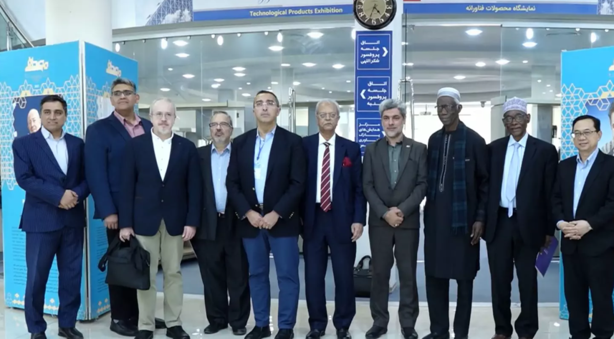 نخبة من العلماء من حفل جائزة المصطفى(ص) الخامسة يقومون بزيارة لحديقة برديس التكنولوجية
