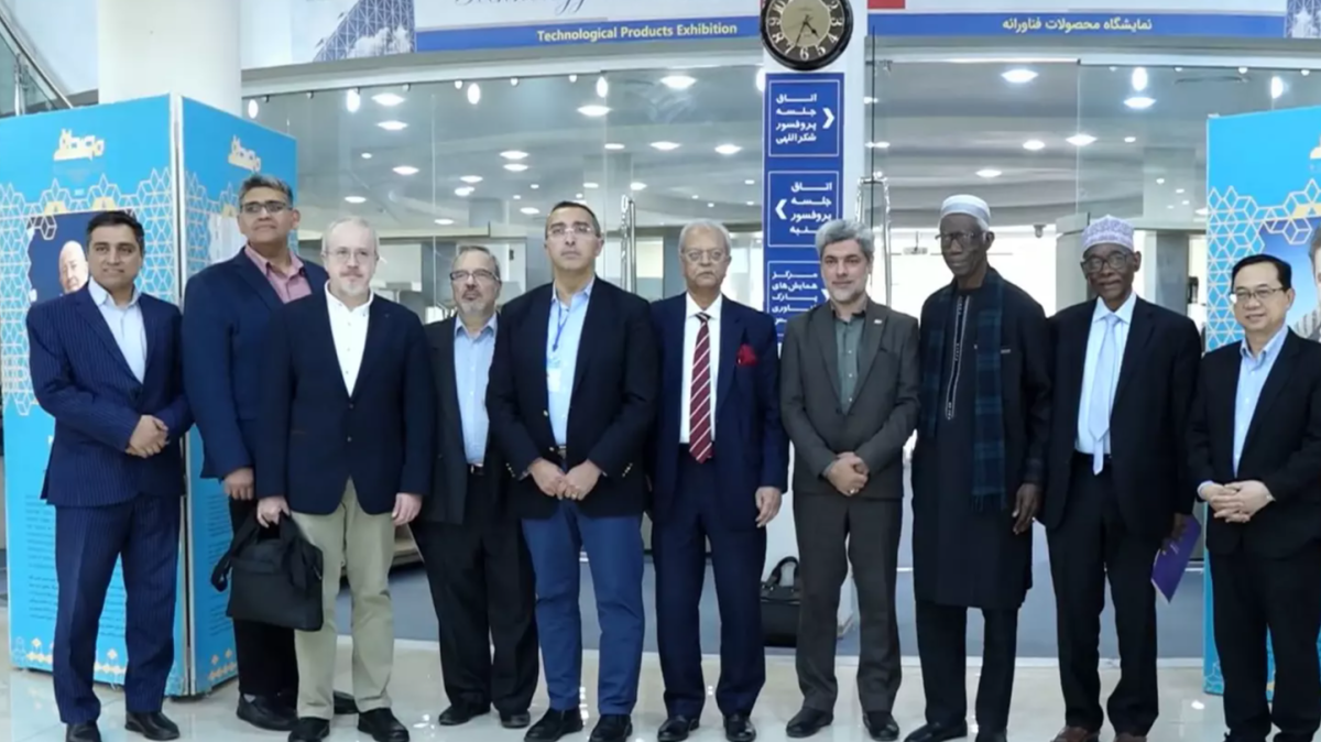 بازدید دانشمندان برگزیده پنجمین دوره جایزه مصطفی(ص) از پارک فناوری پردیس