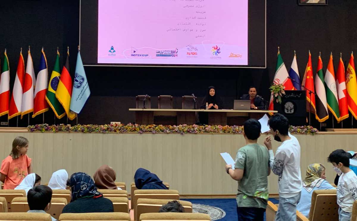 Students share their innovative ideas on “health” at the 19th Science Cafe